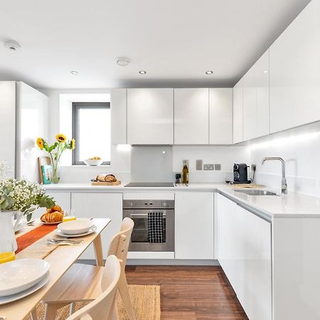 Modern Luxe Apt Just 10 Mins From Tower Bridge! Easy Access To Tube And Bus Лондон Екстериор снимка