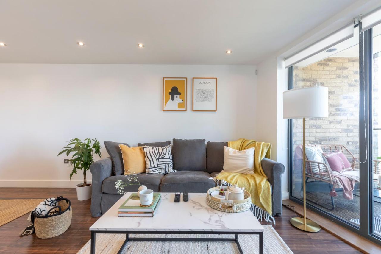 Modern Luxe Apt Just 10 Mins From Tower Bridge! Easy Access To Tube And Bus Лондон Екстериор снимка