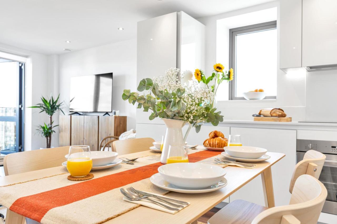 Modern Luxe Apt Just 10 Mins From Tower Bridge! Easy Access To Tube And Bus Лондон Екстериор снимка