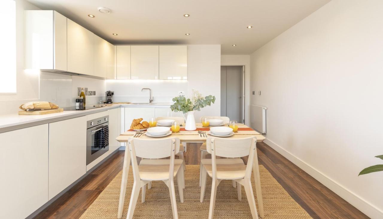 Modern Luxe Apt Just 10 Mins From Tower Bridge! Easy Access To Tube And Bus Лондон Екстериор снимка