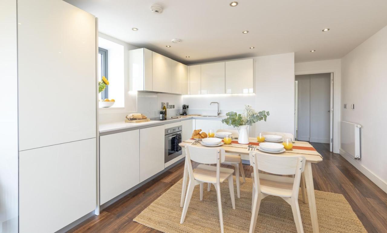 Modern Luxe Apt Just 10 Mins From Tower Bridge! Easy Access To Tube And Bus Лондон Екстериор снимка