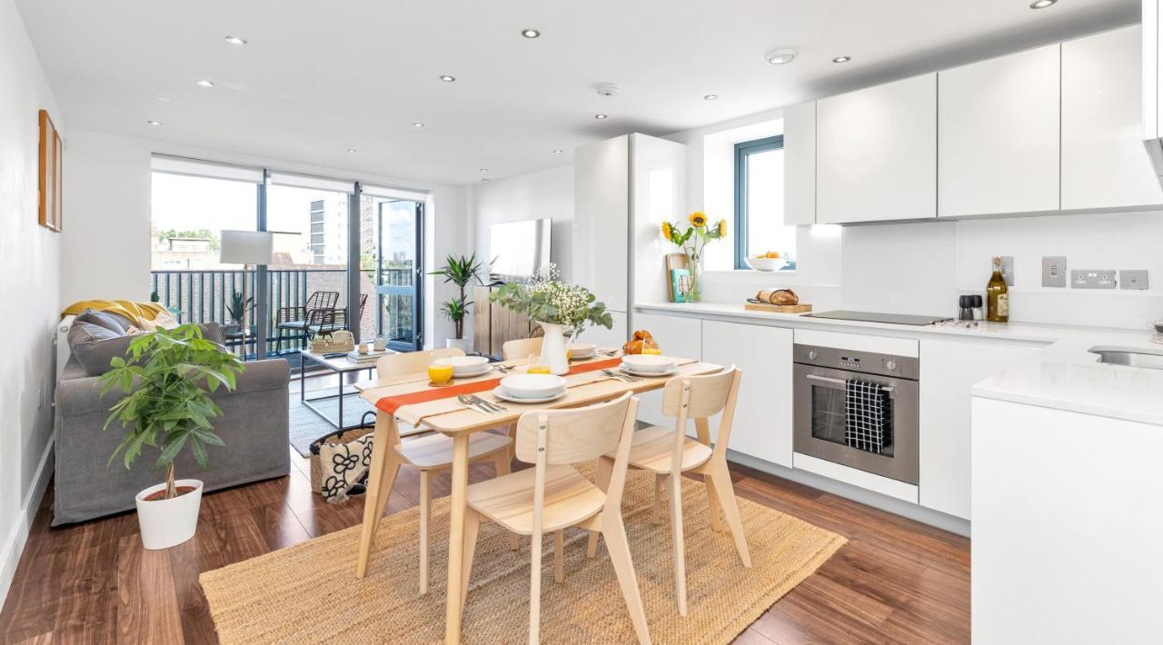 Modern Luxe Apt Just 10 Mins From Tower Bridge! Easy Access To Tube And Bus Лондон Екстериор снимка