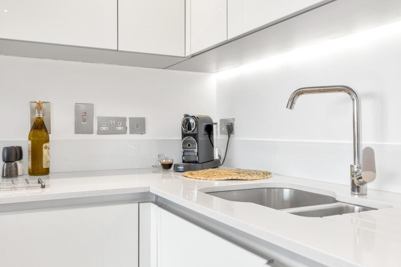 Modern Luxe Apt Just 10 Mins From Tower Bridge! Easy Access To Tube And Bus Лондон Екстериор снимка
