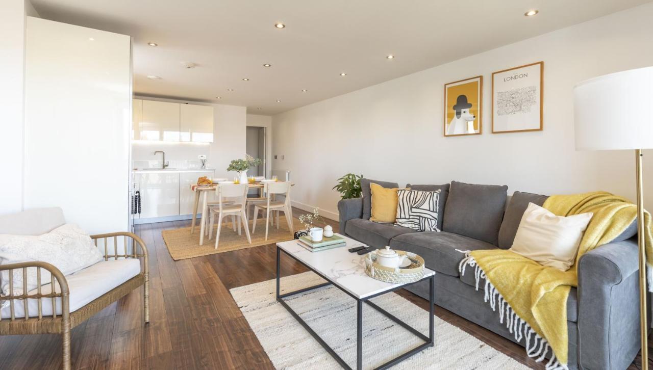 Modern Luxe Apt Just 10 Mins From Tower Bridge! Easy Access To Tube And Bus Лондон Екстериор снимка