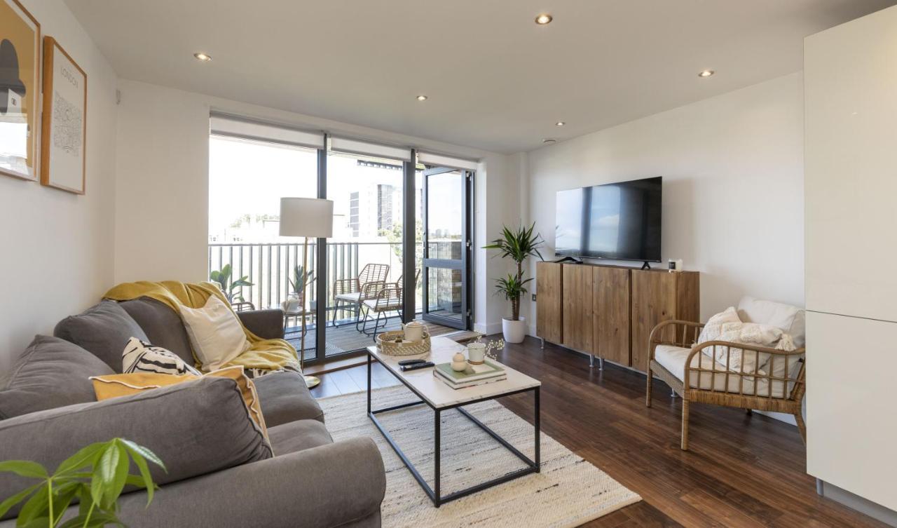 Modern Luxe Apt Just 10 Mins From Tower Bridge! Easy Access To Tube And Bus Лондон Екстериор снимка