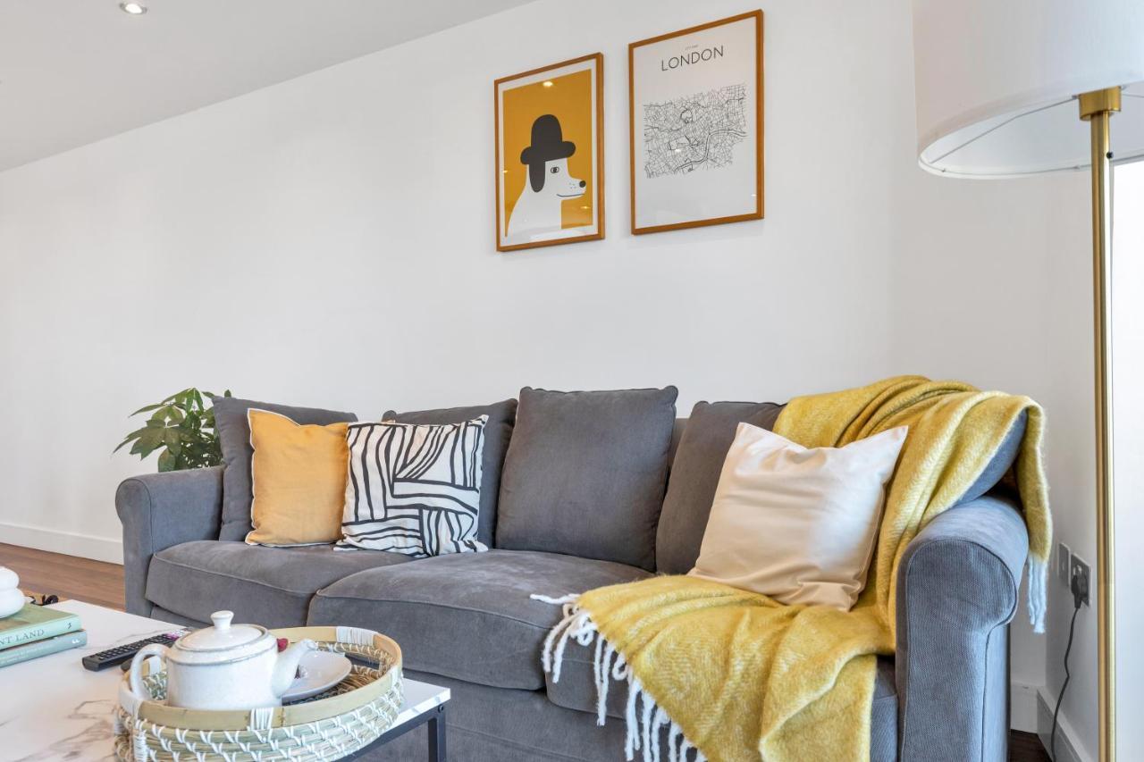 Modern Luxe Apt Just 10 Mins From Tower Bridge! Easy Access To Tube And Bus Лондон Екстериор снимка